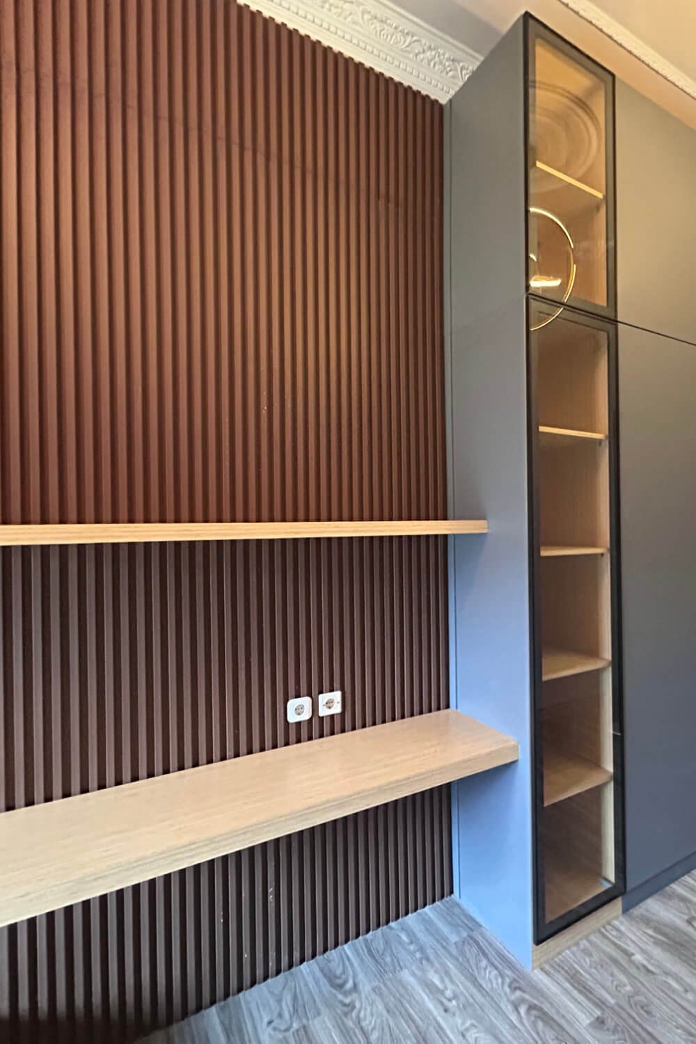 backdrop kayu estetik portofolio nuraga interior